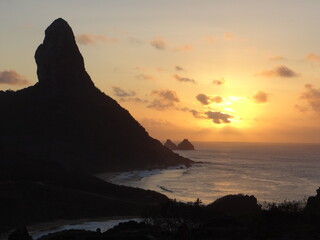 Fernando de Noronha praia e morro dois irmãos