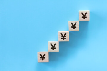 円マークが描かれた積み木 2