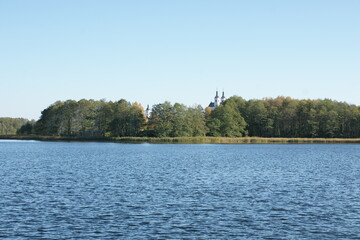 Jezioro Wigry. Klasztor Kamedułów. Polska - Podlasie.