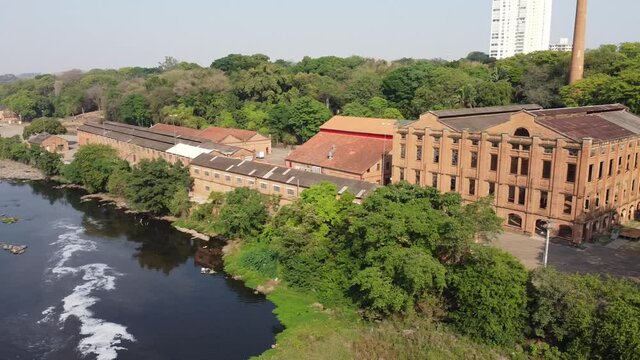 Vista a&eacute;rea do rio Piracicaba na seca