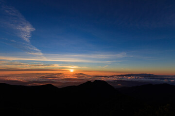 Obraz na płótnie Canvas 燕岳から望む日の出
