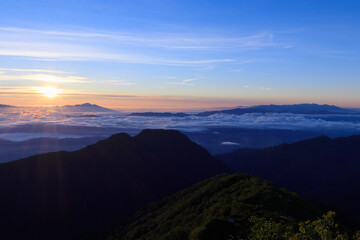 燕岳から望む日の出