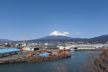 田子の浦と富士山（静岡県富士市）