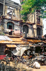 Eingescanntes Diapositiv einer historischen Farbaufnahme aufgenommen im chinesischen Viertel "Cholon" in der Altstadt von Saigon, Südvietnam