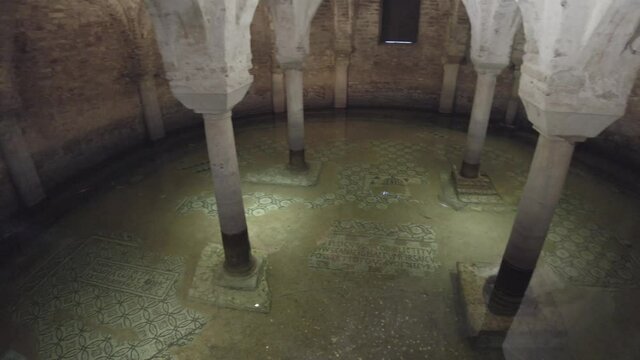 Ravenna, Italy: Submerged crypt of the Basilica of San Francesco where the goldfish swim