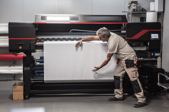 Technician show blank empty space of paper on printer plotter