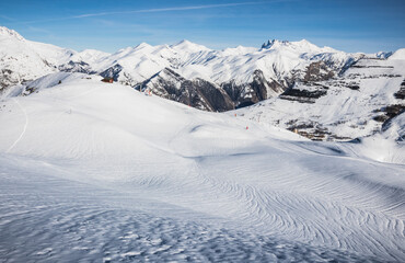 Obraz premium station de ski en Oisans: les deux-alpes dans le massif des écrins en Isère