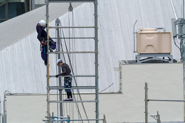 建設現場で足場を組む鳶職人　とび職人　Akasaka Minato city tokyo, Japan 2021-10-07