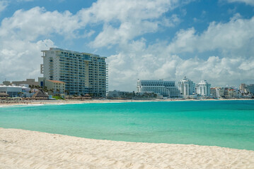 Obraz premium Beach sand with beautiful seascape and urban cityscape or luxury hotel buildings in the distant