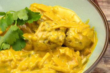 boulettes de viande sauce curry et lait de coco