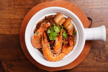 Prawns and pork belly, baked vermicelli with coriander, spring onions and chives, Asian food, in a cup with handle