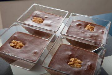 Bowl of chocolate cream with walnuts. crema de chocolate