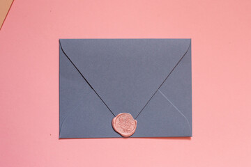 Gift envelope with certificate