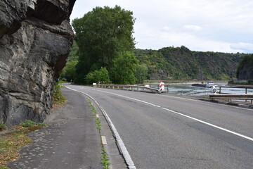 Straße durch das Loerely Felsen