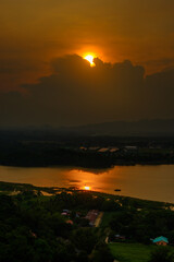 Obraz premium Sunlight before disappearing into the clouds