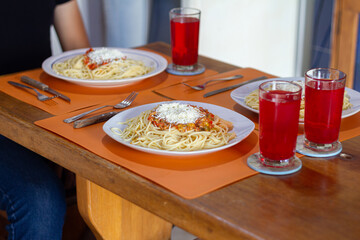 Almuerzo de tres personas de pasta italiana