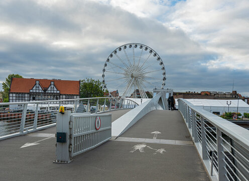 die Fu&szlig;g&auml;ngerbr&uuml;cke otowianka in Danzig, Polen