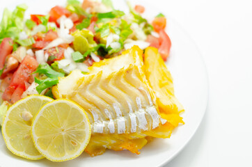 Smoked haddock fillet served with a fresh salad consisting of lettuce, tomatoes and onion