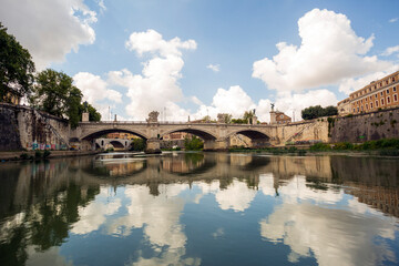 Obraz premium Boat ride on the Tiber in Rome.On the river to sail