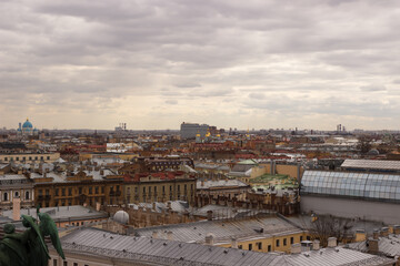 Fototapeta na wymiar view of saint petersburg from the roof of isaac's cathedral