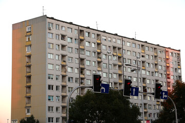 Stare komunistyczne wieżowce  bloki z wielkiej płyty w europie wschodniej - obrazy, fototapety, plakaty