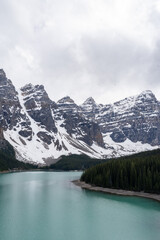 Fototapeta na wymiar lake louise banff national park