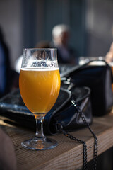 Pinte de bière et rayon de soleil
