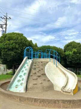 公園｜滑り台と砂場