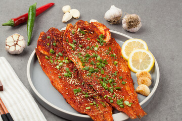 황태,황태구이,고추장,구,이반찬,생선,요리,실내,오브젝트,요리,음식