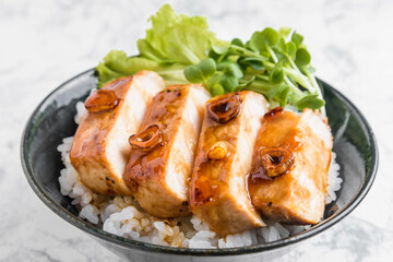 豚肉ステーキ丼