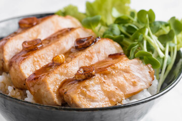 豚肉ステーキ丼