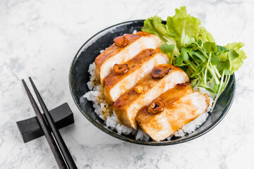 豚肉ステーキ丼