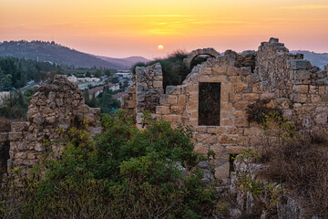 Fototapeta premium Sunset at the ruins of crusader castle Belmonte near kibbutz Tzova, Israel