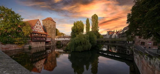 Nürnberg, Pegnitz mit Schleifersteg und Trödelmarkt © Comofoto