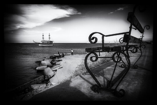 A pleasure boat and bench in the harbor