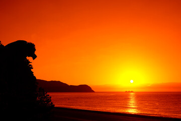 熊野　獅子岩の昇陽