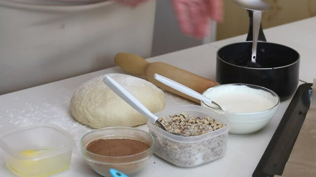 Lumpy Buns At Home Baker Images – Browse 144,371 Stock Photos, Vectors, and Video ...