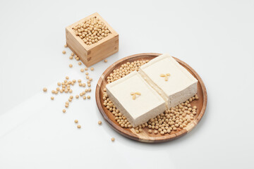 콩,건강식품,곡식,노란콩,누끼,단백질,대두,두부,메주콩,사람없음,슈퍼푸드,스튜디오,식기류,신선,실내,오브젝트,웰빙,유기농,음식,음식재료,접시,준비,컨셉,콩