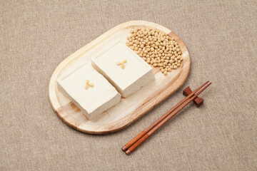 콩,건강식품,곡식,노란콩,누끼,단백질,대두,두부,메주콩,사람없음,슈퍼푸드,스튜디오,식기류,신선,실내,오브젝트,웰빙,유기농,음식,음식재료,접시,준비,컨셉,콩