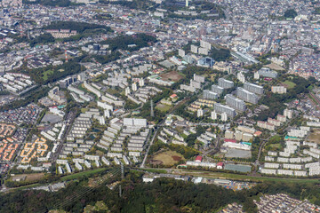 東京都多摩市の諏訪南公園上空から京王永山駅方向を空撮