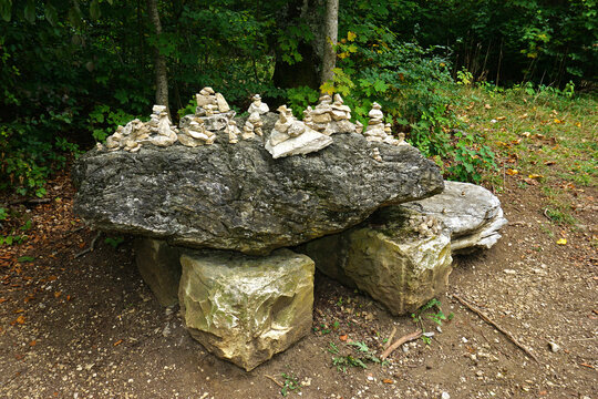 Erratischer Block im Naturpark Obere Donau bei Inzigkofen; Baden W&uuml;rttemberg, Deutschland