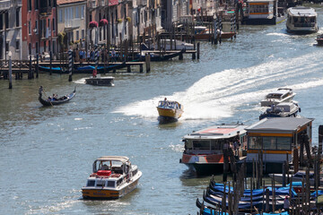 Ambulance boat in action on the Canal Grande, Rialto,  Venice, Veneto, Italy - obrazy, fototapety, plakaty