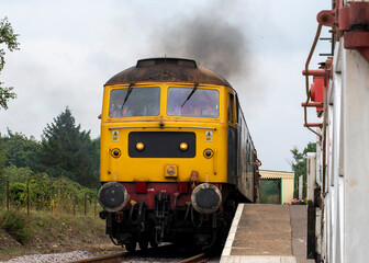 Obraz premium Class 47 from 1960s hauling a train