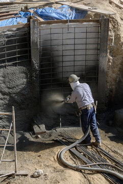 High pressure shotcrete nozzle and hose operation