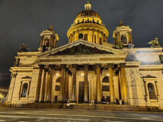 Fototapeta na wymiar Isaakievskiy cathedral at spring night in St Petersburg