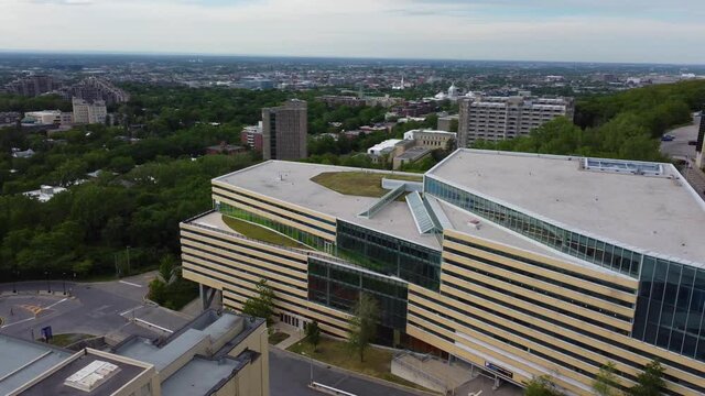 Aerial footage of Universit&eacute; de Montr&eacute;al, Polytechnique Montr&eacute;al, Pavillon Lassonde