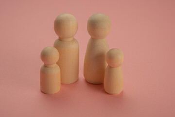 Wooden pieces in the shape of people simulating a group of people or a family