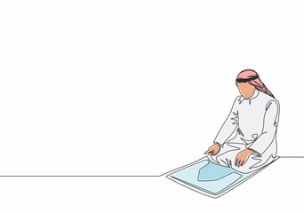 Single continuous line drawing of young muslim person pray on sajadah in traditional Arab clothing. Ramadan Kareem and Eid Mubarak greeting card concept one line draw design vector illustration