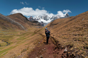 Fototapeta na wymiar Trekking to the best place in the world, with the best landscapes in the world, the Huayhuash mountain range in the Peruvian Andes. 