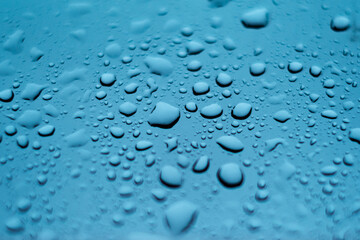 ガラスについた青い水滴 Blue water droplets on the glass
